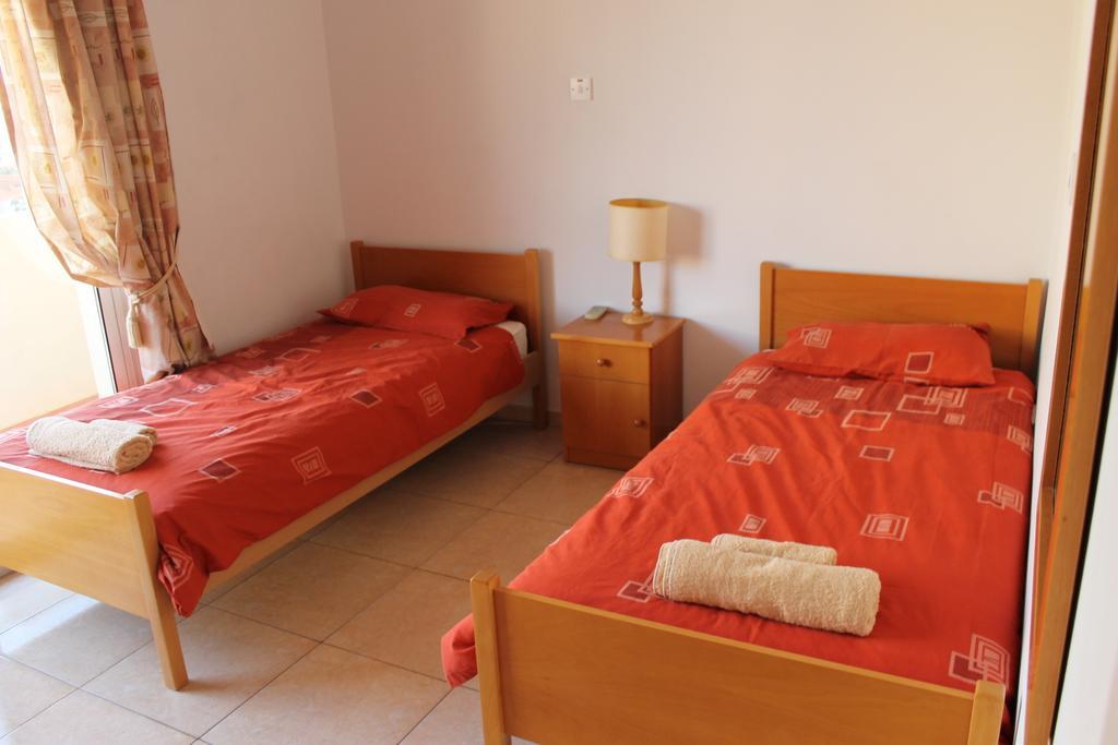 Diana Townhouse 2 Daire Pafos Oda fotoğraf